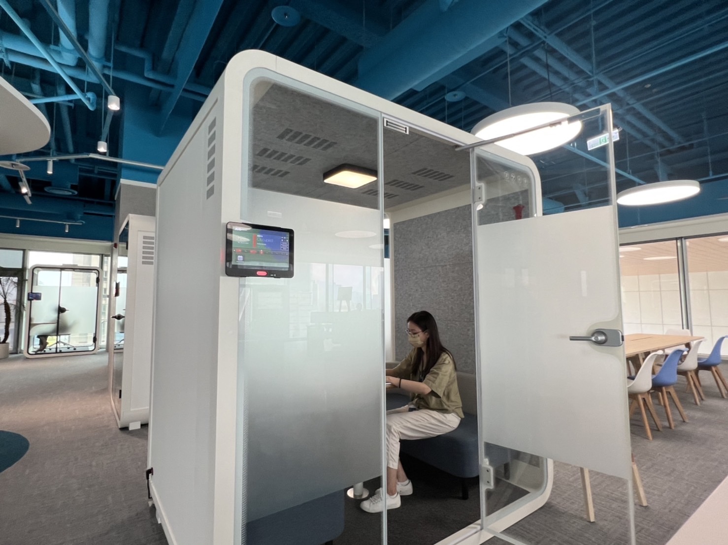 友達高雄據點的智慧行動辦公艙，展現友達在面板以外的研發應用軟實力