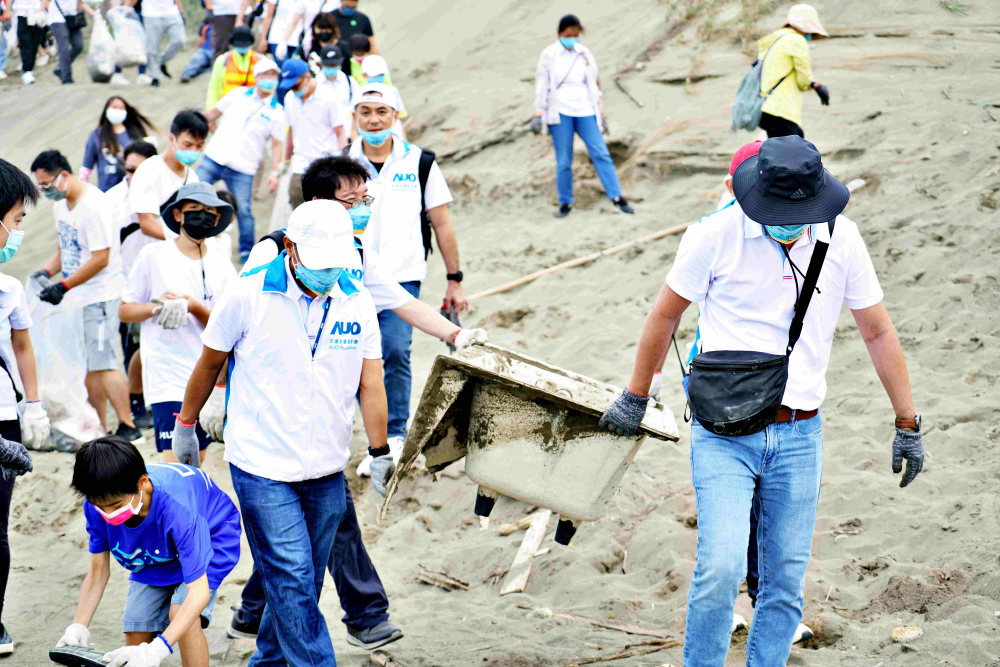 友達永續基金會2022 Ocean Party活動，與桃園市政府環保局、海湧工作室、觀音樹林里社區多方合作，一同手護台灣藍色海岸