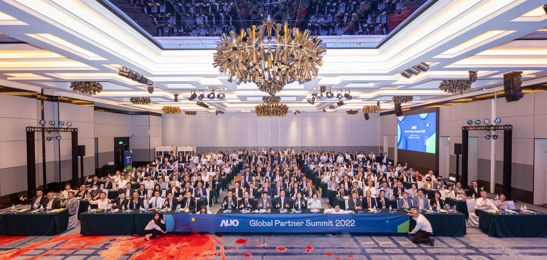 友達推動「安心、創新、用心、同心、盡心」五星職旅，為菲籍員工打造全方位照護，首度贏得「人權實踐與發展領袖獎」殊榮