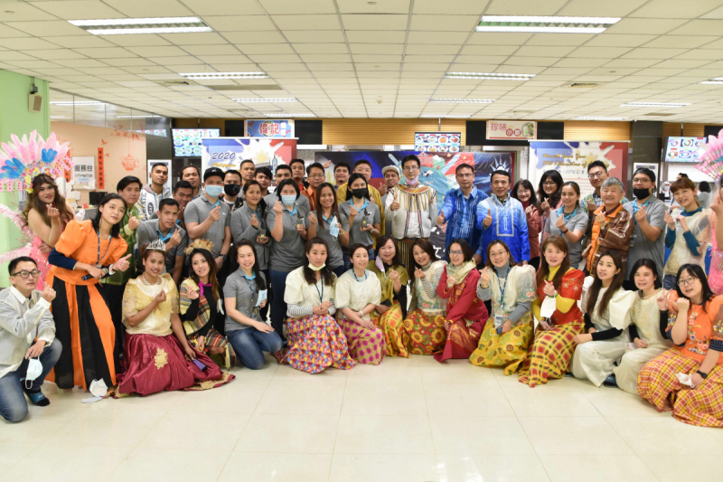 友達推動「安心、創新、用心、同心、盡心」五星職旅，為菲籍員工打造全方位照護，首度贏得「人權實踐與發展領袖獎」殊榮