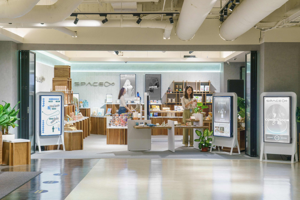 OD体育打造永续选物商店，展示社企及社创商品，结合创利空间所开发的智能零售系统，整合多元产品信息，让无人商店扮演公益行动的推手