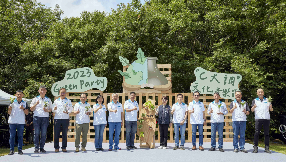 友達光電攜手供應商夥伴及台中市政府，共同倡議及推廣加樹減塑、節能減碳的淨零綠生活