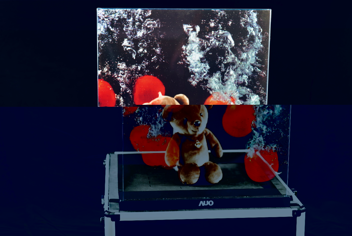 友達領先研發Micro LED透明顯示器，具備高穿透、低繞射、高亮度、可拼接之特性，可應用於智慧移動、智慧零售、商業展示等多元場域