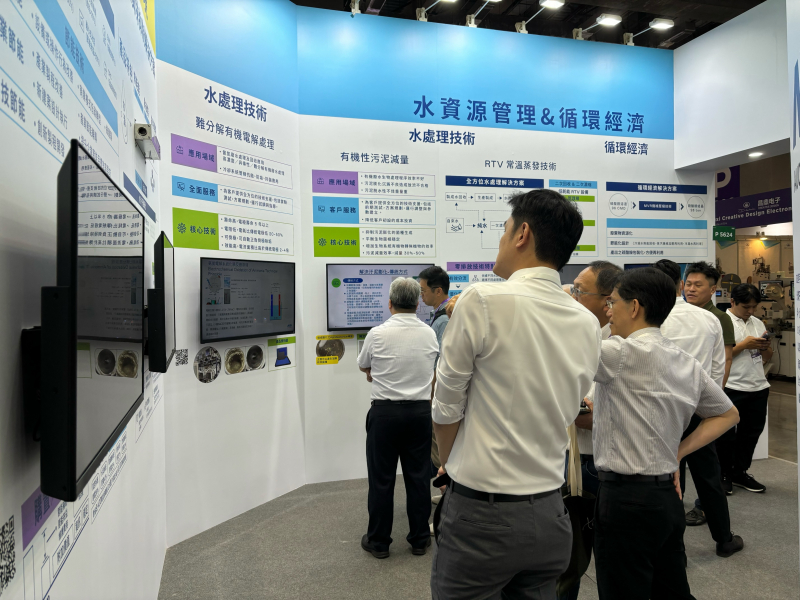 友達以深厚的智慧製造經驗發展永續戰略，積極延伸價值鏈，轉化成可供外界使用的綠色智慧服務，進軍SEMICON Taiwan 2024，提供半導體產業鏈打造AI世代的永續即戰力。