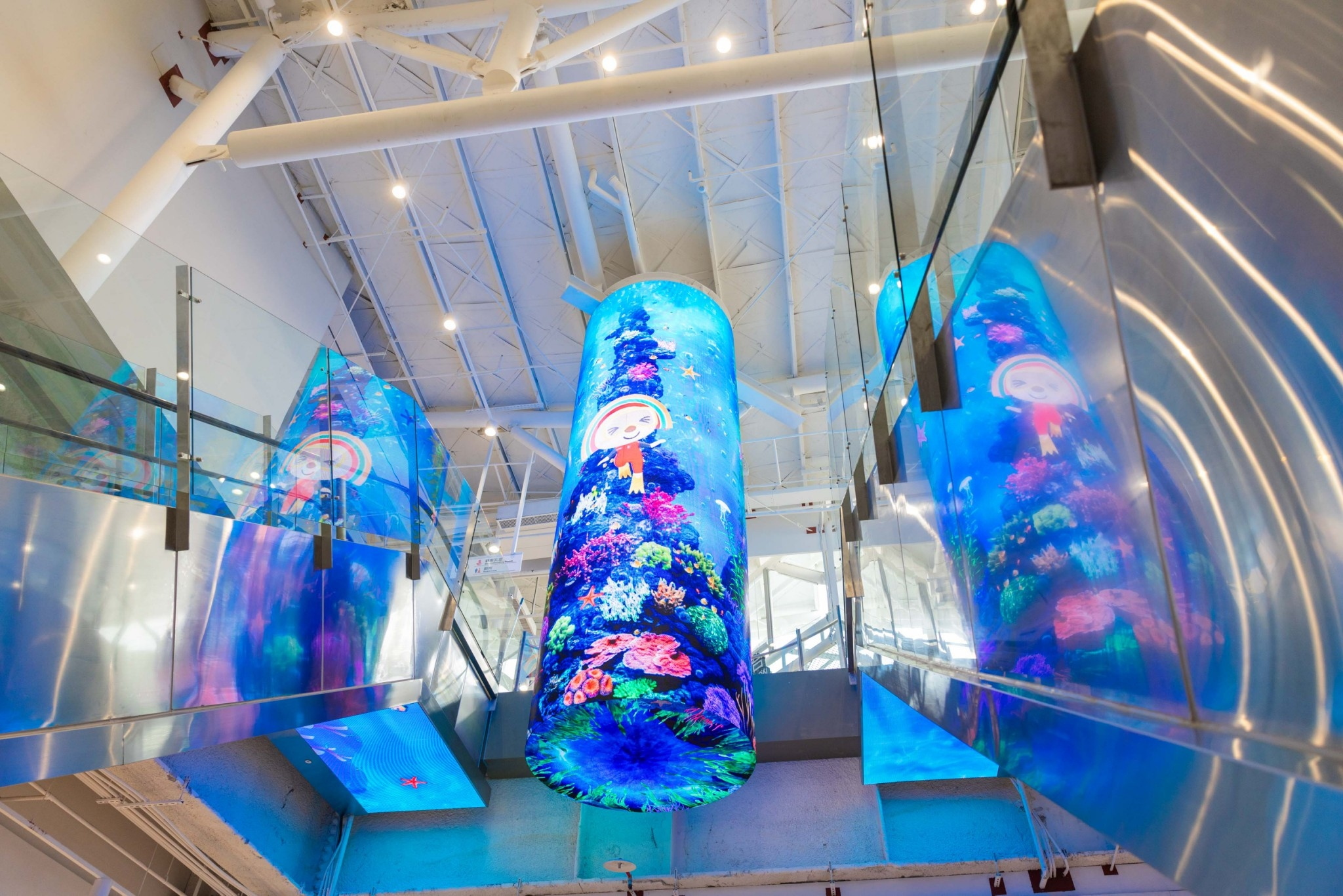 達擎與傑可達整合先進顯示技術與軟硬體應用服務，提供一系列大型LED顯示解決方案，為全新改裝開幕的「清水服務區」佈局嶄新視覺體驗。