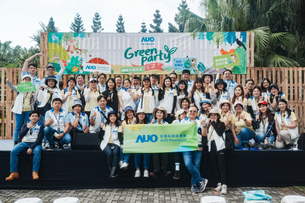 友達積極推動低碳轉型、節能減碳與減塑行動，落實環境承諾與社會責任，榮獲「台灣百大永續典範企業獎」